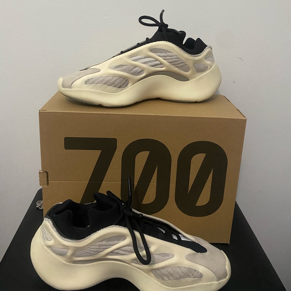 Adidas Yeezy v3 “Azael” size 9